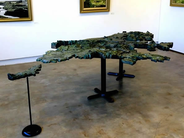 The sculpture "Metro 14" in a gallery space